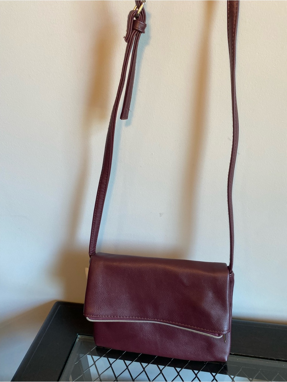Classic Burgundy Leather Crossbody Bag with Zipper Detail